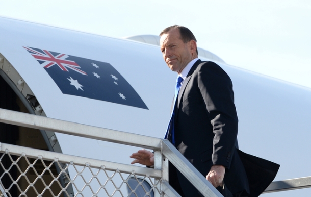Tony Abbott has vowed to strengthen Australia’s ties with China, including a potential free trade agreement with the growing superpower. AAP/Dan Himbrechts