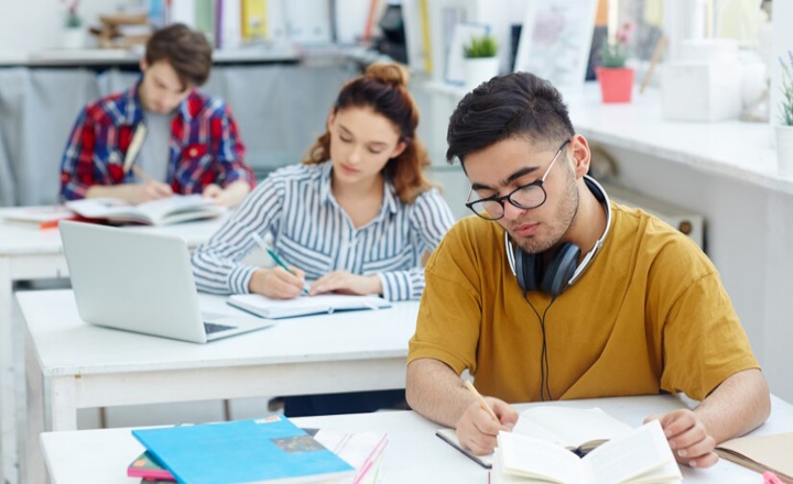 The Best Method to Boost Your ATAR with QCE Tutors